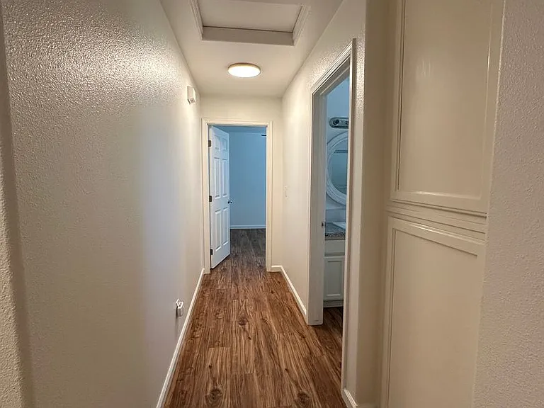 2207-2213 N Vickie Ct — Photo 17