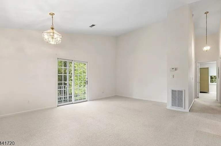 82 Smithfield Ct — Photo 4