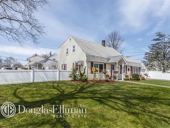2nd image of 14 Violet Ln