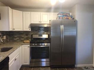 53 River Rd, Lowell, MA 01852