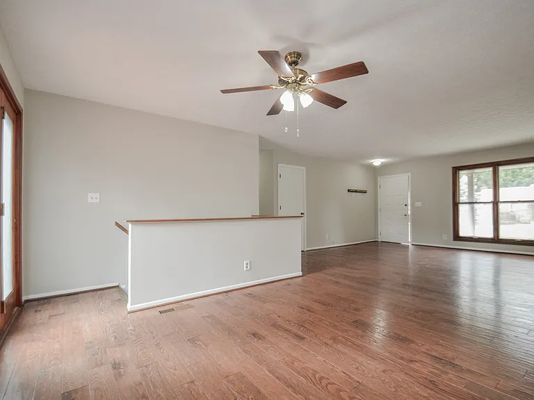 1567 Meadow Hill Ct — Photo 9