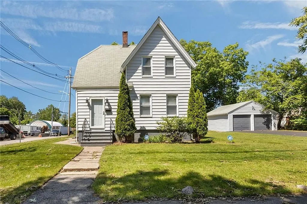 3 bed, 1.0 bath, 1141 sqft, $3,000 — Photo 1