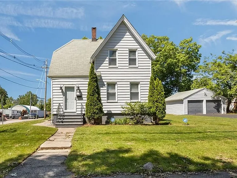 9 Gardner Ave — Photo 1