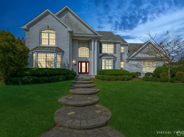 19 Eaton Pl, Ocean, NJ 07712