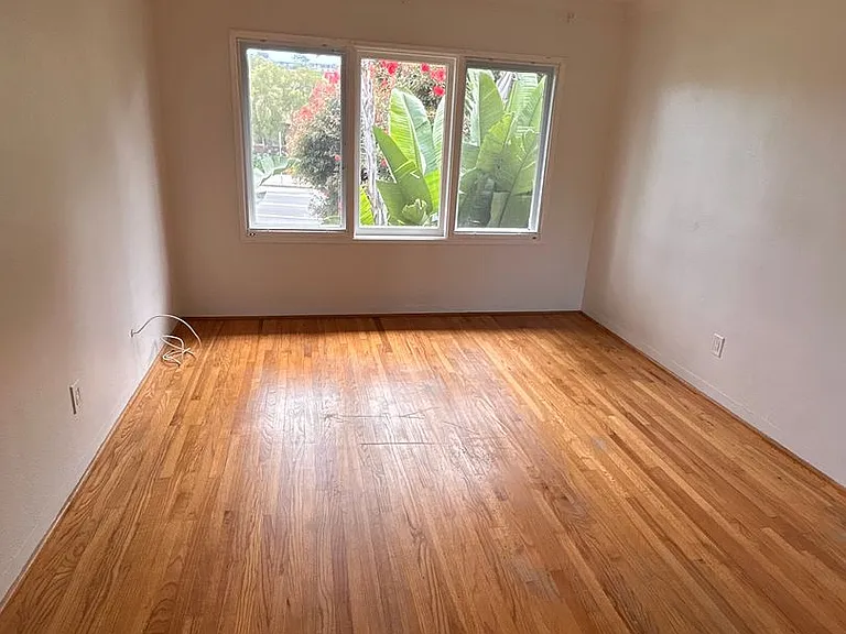 Windansea Apartments — Photo 14