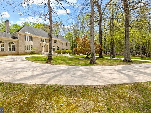3rd image of 11009 Riverwood Dr