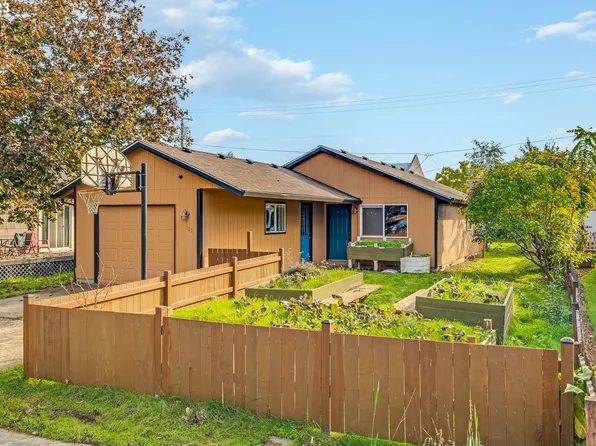183 NE 4th Ave, Canby, OR 97013