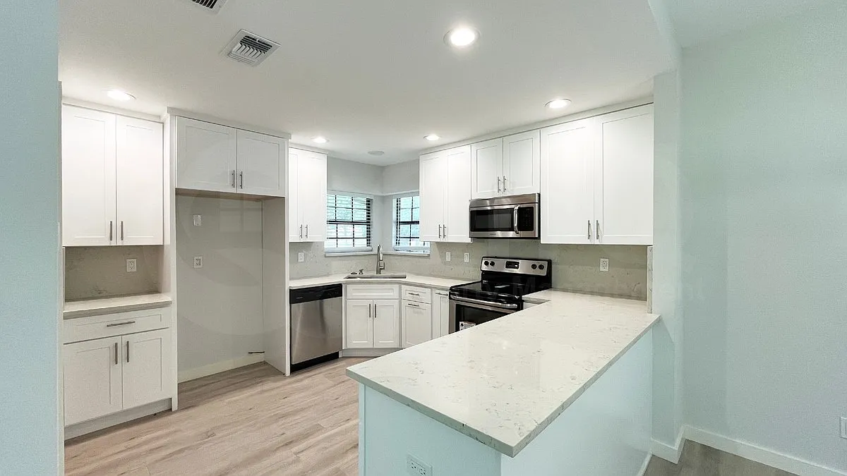 3 bed, 2.0 bath, 1892 sqft, $2,699 — Photo 4