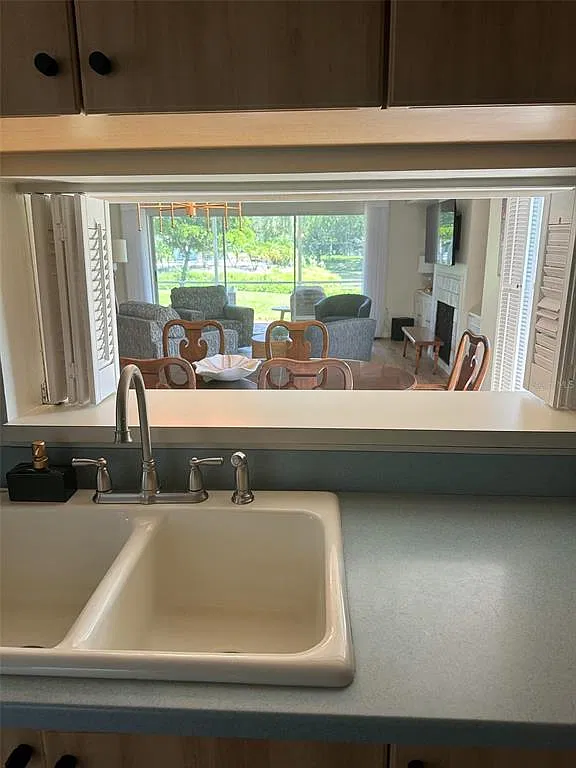 2 bed, 2.0 bath, 2051 sqft, $4,000 — Photo 3