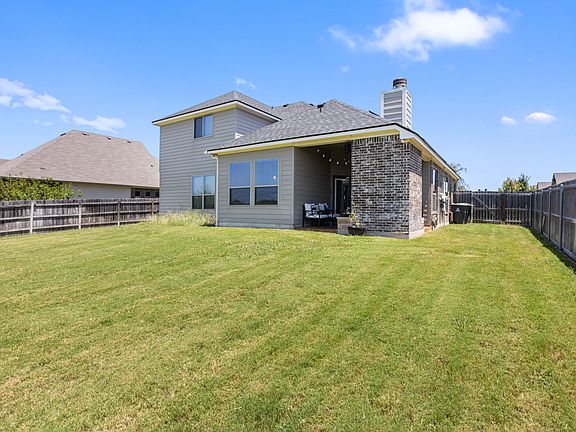 4th image of 1326 Carnaby Dr