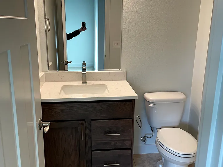 908 Oregon Ave S — Photo 11
