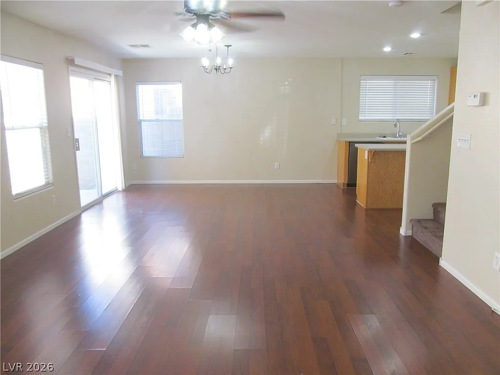 3 bed, 2.5 bath, 1301 sqft, $1,800 — Photo 3