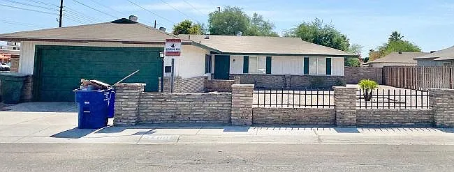 2400 S Engler Ave — Photo 1