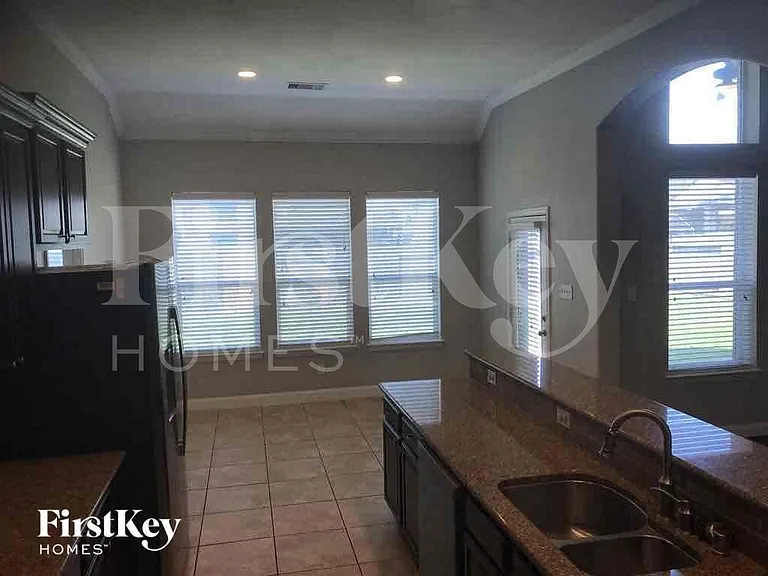 14623 Castle Cove Ln — Photo 6
