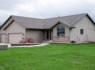 1015 W 2nd St, Zumbrota, MN 55992