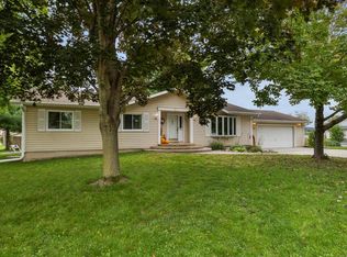 914 Marshall Dr, Mauston, WI 53948