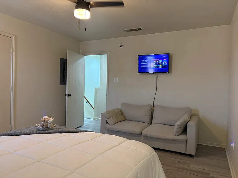 2812 Cantabrian Dr #B — Photo 14