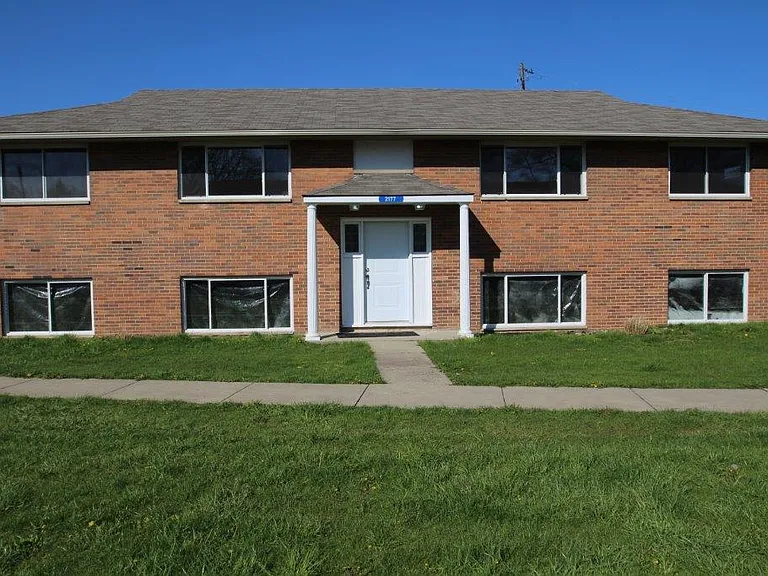 2163 W Mound St #B — Photo 8