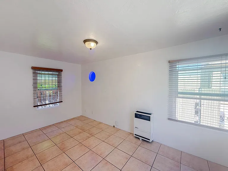 1 Bedroom / 1 Bath Cottage W/ Parking space in Normal Heights — Photo 4