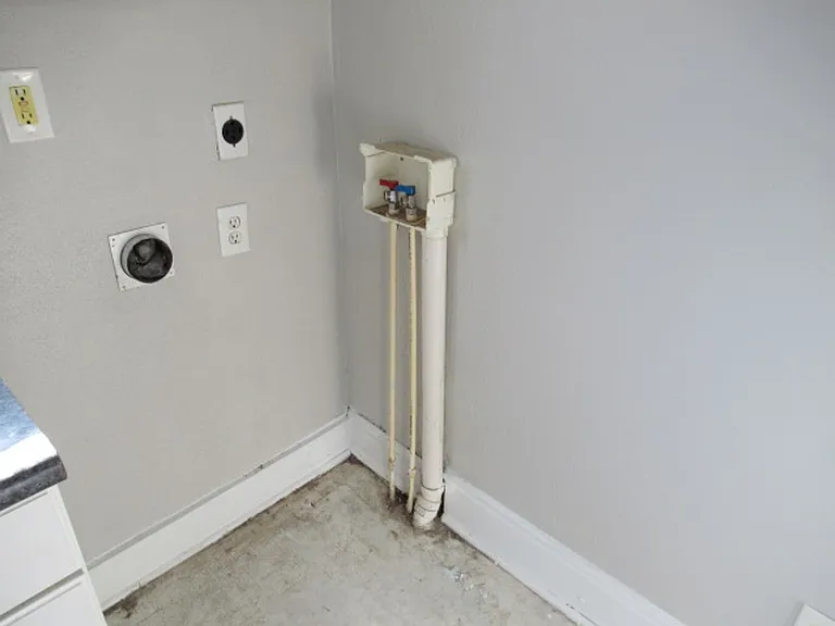1404 Maple St — Photo 15