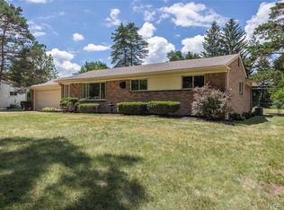 818 Hilberg Ave, Oxford, MI 48371