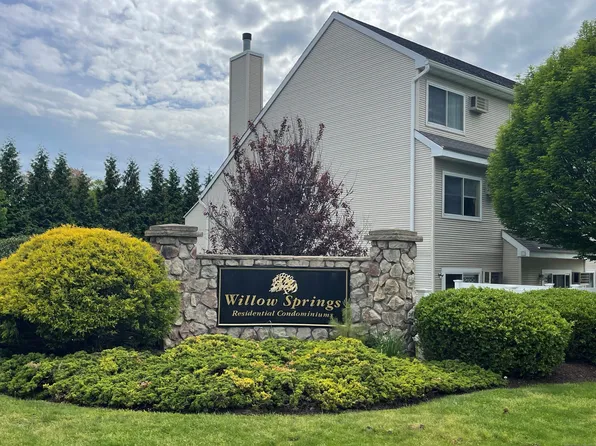 17 Willow Springs #17, New Milford, CT 06776