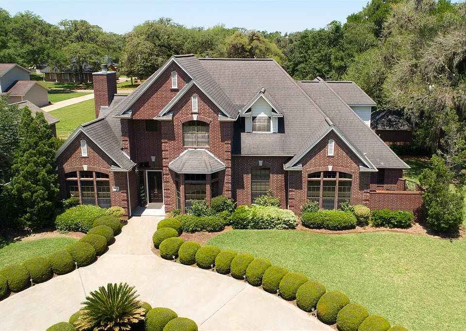 1st image of 204 Prescott Dr
