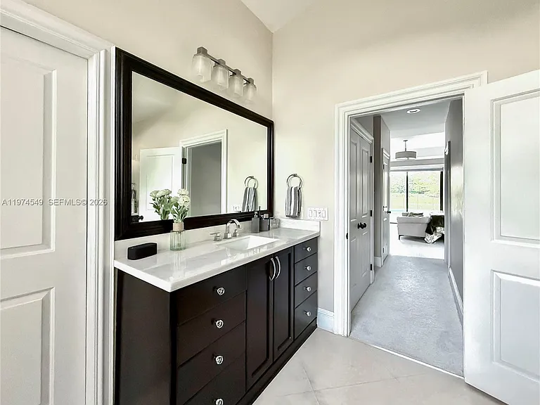 400 Alexandra Cir — Photo 57