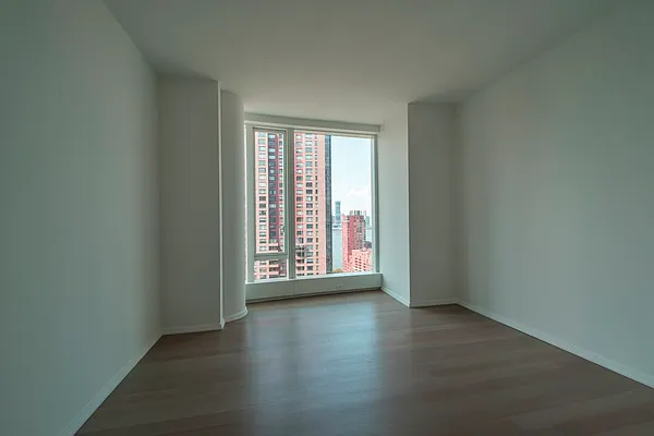 Rented by LEVEN Real Estate | media 40