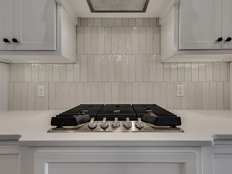 3241 Mangrove Dr — Photo 6