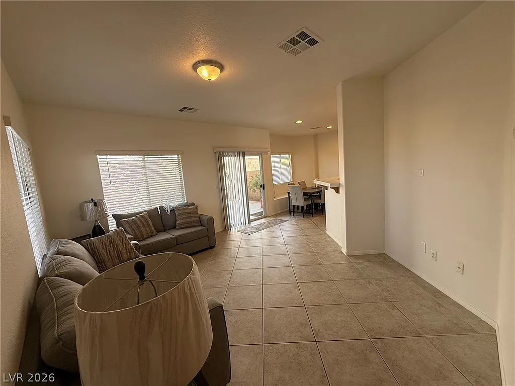 3 bed, 2.5 bath, 1769 sqft, $2,150 — Photo 4