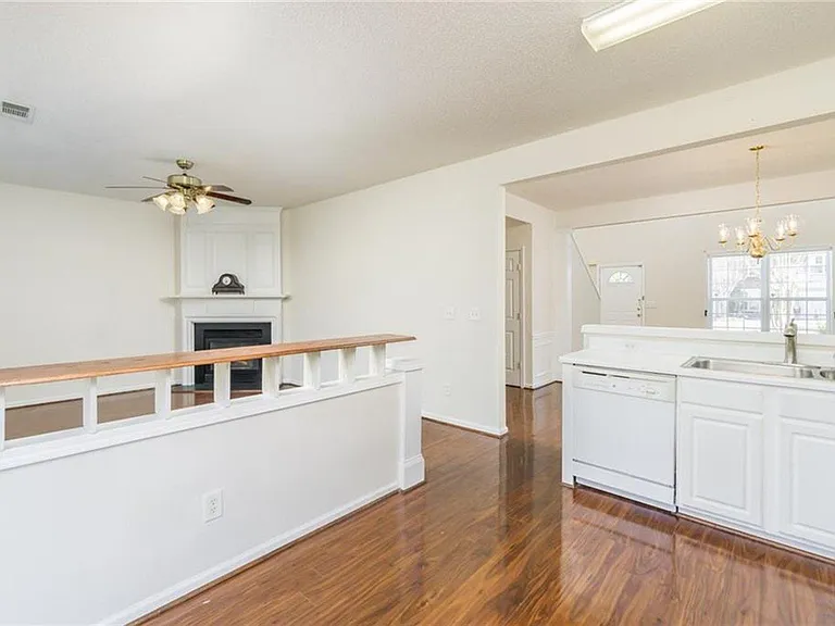 2880 Commonwealth Cir — Photo 9
