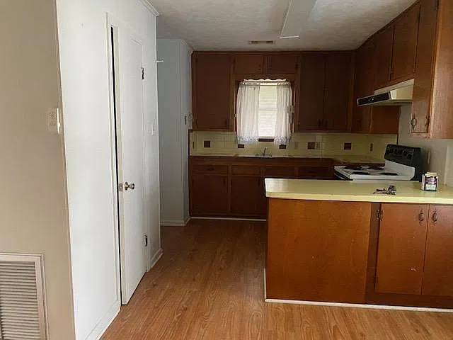3 bed, 1021 sqft, $1,200 — Photo 2