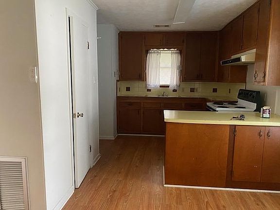 2nd image of 195 Clemmons St