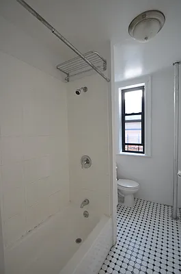 Rented by CITY SKYLINE REALTY INC | media 7