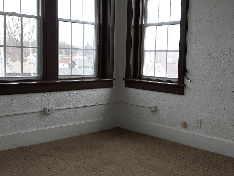 2nd image of 407 N Washington St APT 2