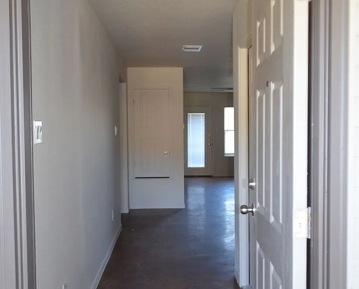 806 N 3rd St — Photo 2