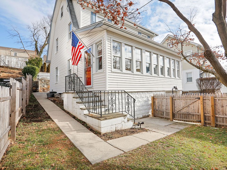 247 Byram Rd Greenwich CT-print-006-028-020-4200x2800-300dpi.jpg