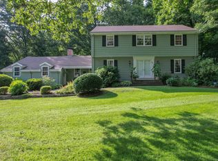 23 Highwood Rd, Farmington, CT 06032
