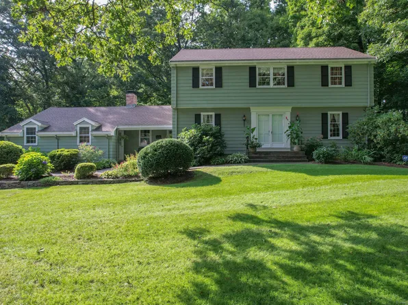 23 Highwood Road, Farmington, CT 06032