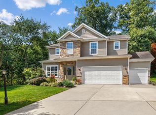 882 Hemingway Trl, Valparaiso, IN 46383