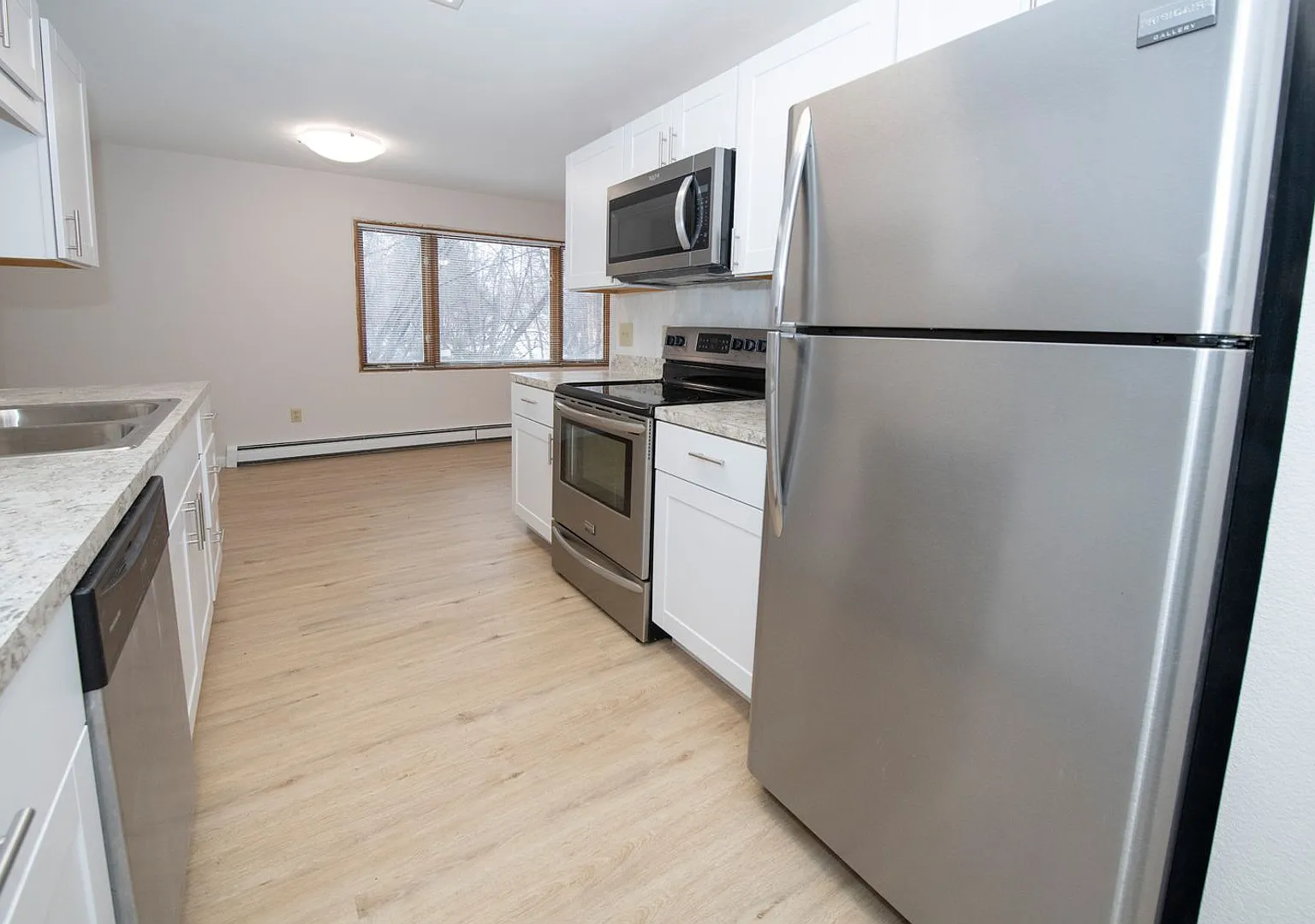 ZLmay7721 — Photo 3