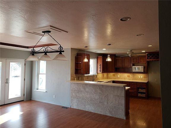 4th image of 2208 Elk Dr NE