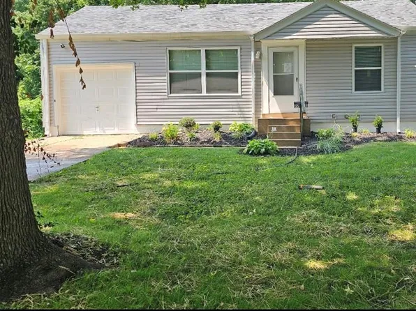 2221 Burns Ave, Saint Louis, MO 63114