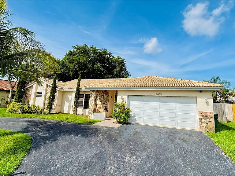 6431 Crossbow Ct — Photo 13