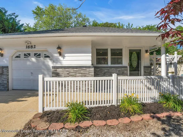 1682 Mount Everest Lane, Toms River, NJ 08753