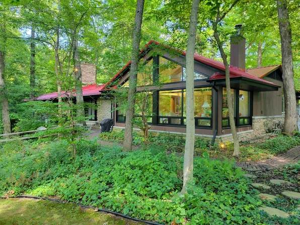 2010 Bond St, Niles, MI 49120