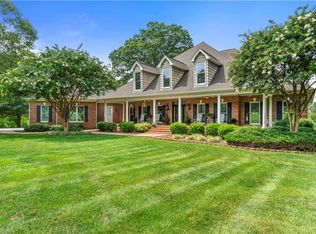 404 Ararat Rd, Pilot Mtn, NC 27041