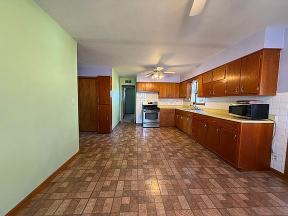 5th image of 28 S Willow Way