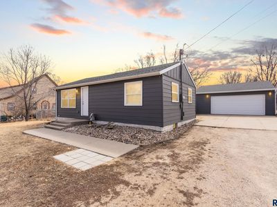 2111 E 31st St N, Sioux Falls, SD, 57104